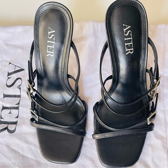 NWOB  ASTER Capri Strappy Leather Sandals Sz 7 - Picture 3 of 10